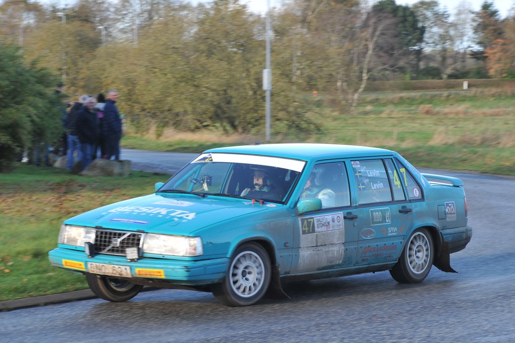 Af de 76 startende hold var 20 udenlandske. I deres Volvo 940 blev svenske Henrik Levin/Ida Levin bedste udenlandske mandskab på en generel 11. plads i Rally Stoholm.